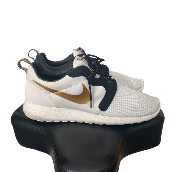 nike roshe rose gold